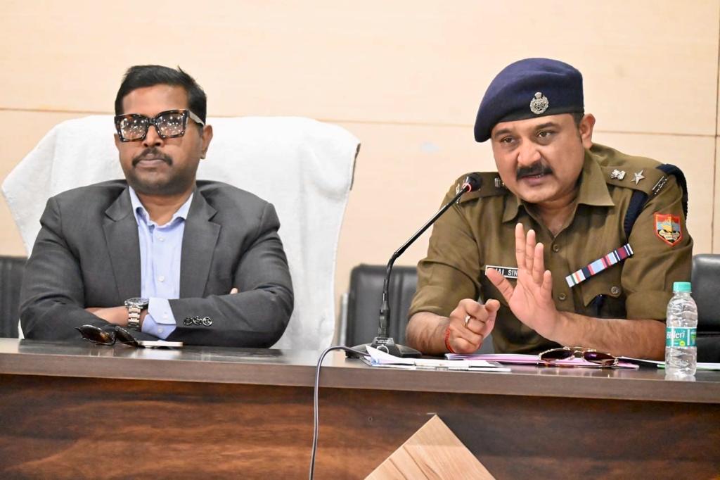 उप राष्ट्रपति भारत के जनपद भ्रमण कार्यक्रम के दृष्टिगत सुरक्षा में नियुक्त समस्त पुलिस बल को किया गया ब्रीफ। NIU उप राष्ट्रपति भारत के जनपद भ्रमण कार्यक्रम के दृष्टिगत सुरक्षा में नियुक्त समस्त पुलिस बल को किया गया ब्रीफ। NIU