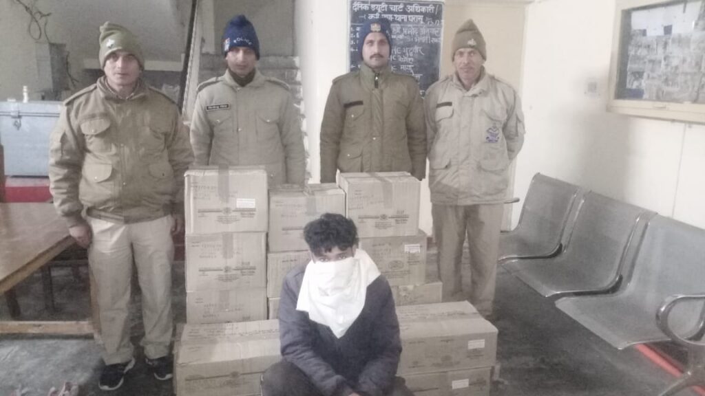 स्वीफ्ट कार से अवैध शराब की तस्करी, पुलिस ने देर रात्रि को देवीसौड में दबोचा। NIU