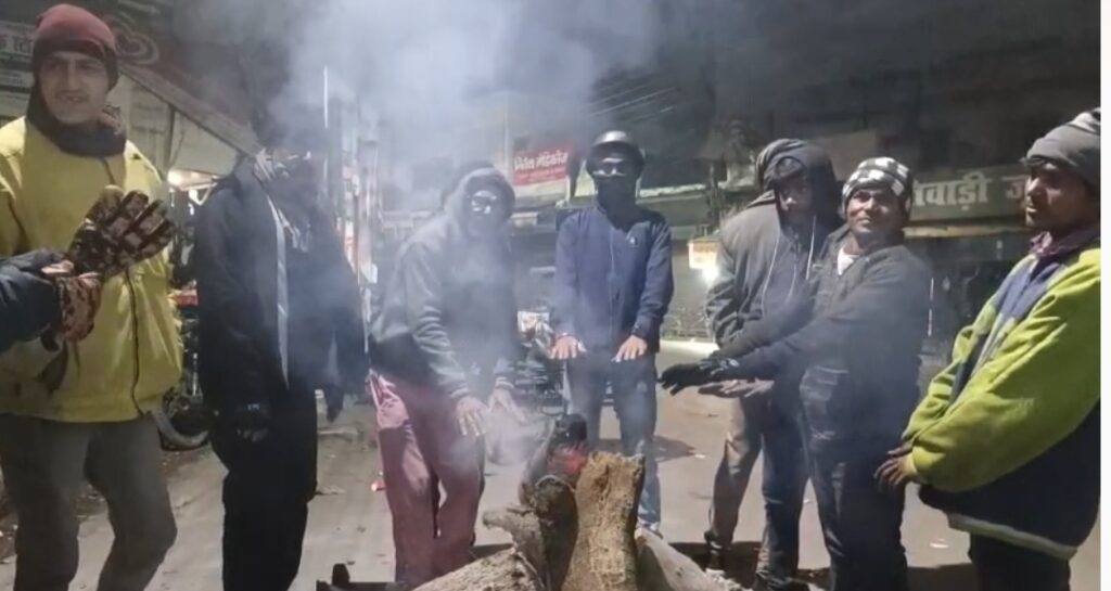 ठंड को लेकर प्रशासन अलर्ट, अधिक जगहों पर कंबल और अलाव की व्यवस्था। NIU ठंड को लेकर प्रशासन अलर्ट, अधिक जगहों पर कंबल और अलाव की व्यवस्था। NIU