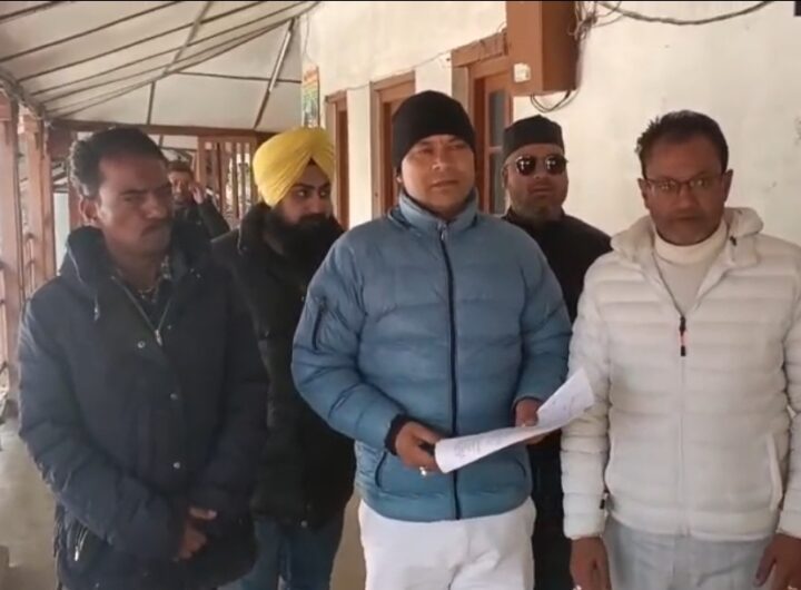 मसूरी: बैरिकेड को लेकर ओल्ड बायलॉज बना निगम की आफत, आप व् कॉन्ग्रेस ने पूर्व की व्यवस्था बनाए रखने हेतू एसडीएम को दिया ज्ञापन । NIU