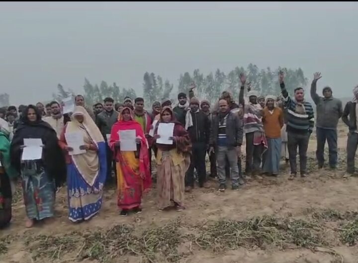 गंगा एक्सप्रेसवे के किनारे किसानों ने किया विरोध प्रदर्शन, औद्योगिक गलियारा गुलडिया के सर्किल रेट बढ़ाई जाने की मांग । NIU