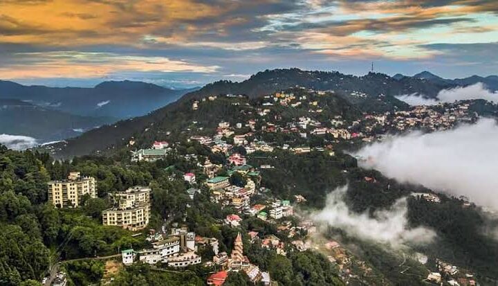 पहाड़ों की रानी मसूरी में बर्फबारी ना होने से ठप्प हुआ सर्दियों का कारोबार, व्यापारियों में मायूसी ।