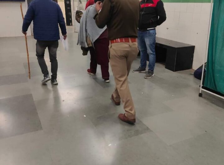 हल्द्वानी में दंगाइयों ने की आगजनी पुलिस पर हुआ पथराव, मुख्यमंत्री धामी ने की शांति व्यवस्था बनाए रखने की अपील, कर्फ्यू जारी । NIU