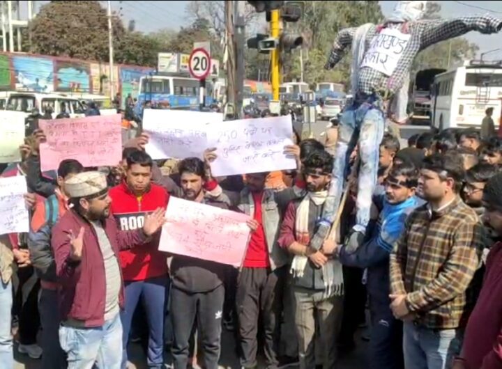 बेरोजगार संघ पर हुए लाठी चार्ज की घटना हुए हुआ एक वर्ष, उत्तराखंड बेरोजगार संघ ने मनाया काला दिवस। NIU