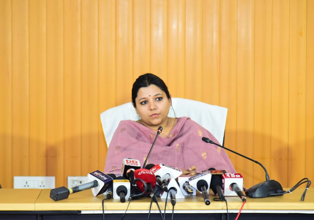 आदर्श आचार संहिता उल्लंघन के लगभग 5800 मामले हुए दर्ज, एक दिन में ही सामने आए 2290 मामले । NIU आदर्श आचार संहिता उल्लंघन के लगभग 5800 मामले हुए दर्ज, एक दिन में ही सामने आए 2290 मामले । NIU