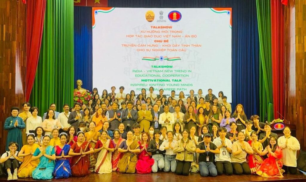 भारत के प्रतिनिधियों का वियतनाम दौरा, वियतनाम में उभरता भारत, विश्वगुरु बनने की और भारत के बढ़ते कदम । NIU