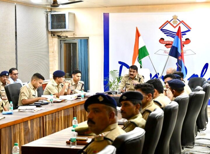 ड्यूटी के दौरान उत्कृष्ट कार्य करने वाले पुलिस कर्मियों को दून कप्तान ने दिया सम्मान, सात को मिला “Good Samaritan” का तोहफ़ा । NIU