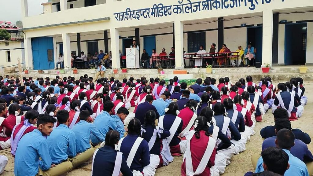 बातचीत एक ज़रिया है जिसके माध्यम से बच्चों की कल्पनाओं, सोच आदि को विस्तार दिया जा सकता है: शिक्षक – सूर्य सिंह पंवार । NIU बातचीत एक ज़रिया है जिसके माध्यम से बच्चों की कल्पनाओं, सोच आदि को विस्तार दिया जा सकता है: शिक्षक – सूर्य सिंह पंवार । NIU