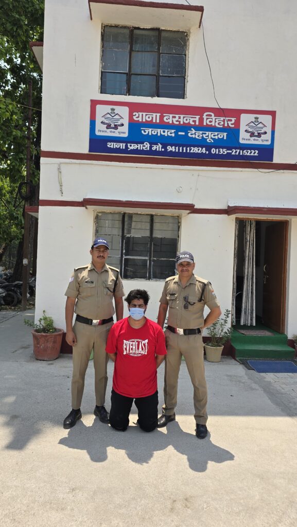 25 हजार रू का इनामी जतिन राणा उर्फ खाटू को IGI एयरपोर्ट से पुलिस ने किया गिरफ्तार, अभियुक्त के विरूद्व जानलेवा हमले, मारपीट व अन्य संगीन अपराधो के कई अभियोग है पंजीकृत । NIU 25 हजार रू का इनामी जतिन राणा उर्फ खाटू को IGI एयरपोर्ट से पुलिस ने किया गिरफ्तार, अभियुक्त के विरूद्व जानलेवा हमले, मारपीट व अन्य संगीन अपराधो के कई अभियोग है पंजीकृत । NIU