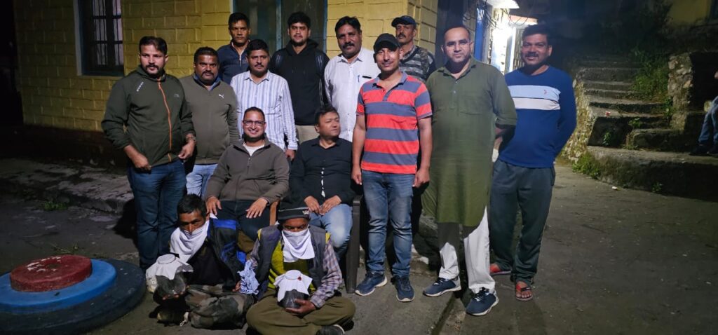 भालू की पित्त के तस्कर हुए गिरफ्तार, एसटीएफ कुमाऊं रेंज, थराली पुलिस एवं वन विभाग की संयुक्त टीम की बड़ी कामयाबी । NIU भालू की पित्त के तस्कर हुए गिरफ्तार, एसटीएफ कुमाऊं रेंज, थराली पुलिस एवं वन विभाग की संयुक्त टीम की बड़ी कामयाबी । NIU