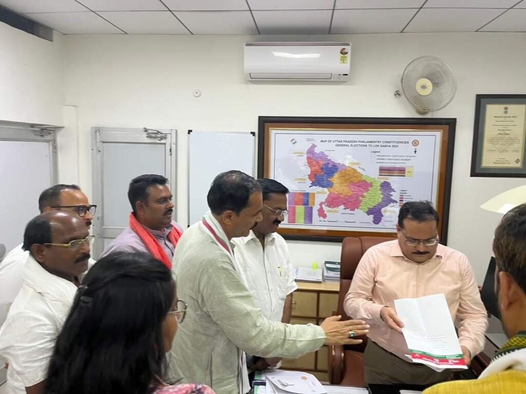 यहाँ निष्पक्ष मतगणना कराए जाने की मांग को लेकर मुख्य निर्वाचन आयुक्त नवदीप रिणवा से मिले इंडी गठबंधन के प्रत्याशी । NIU यहाँ निष्पक्ष मतगणना कराए जाने की मांग को लेकर मुख्य निर्वाचन आयुक्त नवदीप रिणवा से मिले इंडी गठबंधन के प्रत्याशी । NIU