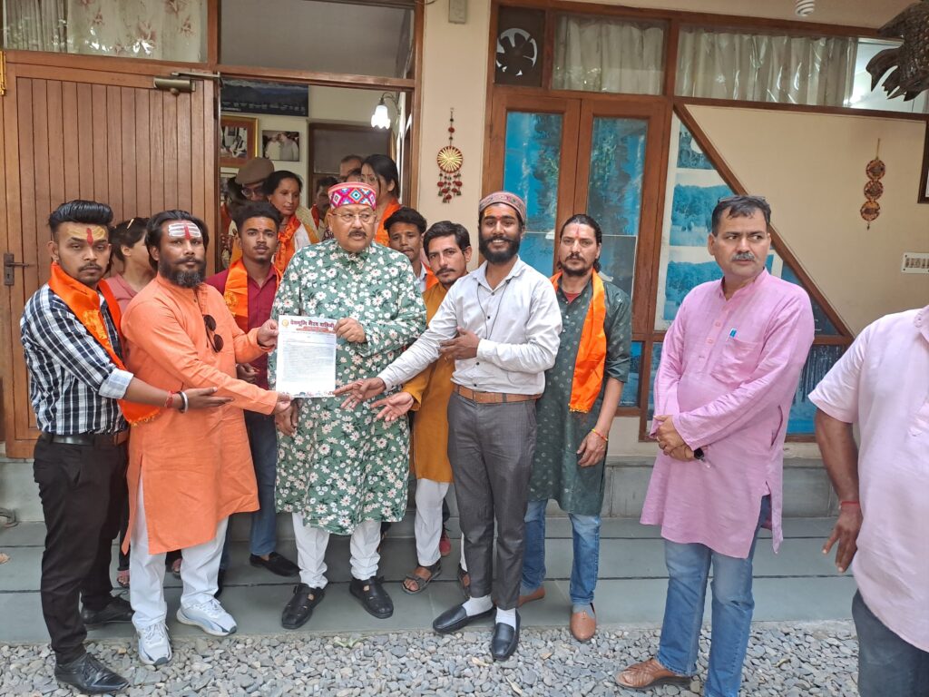 देवभूमि मे अधिकारीयों की मिलीभगत से तीर्थधामों को रोमांचकारी पर्यटन स्थलों में तब्दील करने का कुकृत्य चरम पर, भैरव सेना ने पर्यटन मंत्री को सौंपा ज्ञापन l NIU देवभूमि मे अधिकारीयों की मिलीभगत से तीर्थधामों को रोमांचकारी पर्यटन स्थलों में तब्दील करने का कुकृत्य चरम पर, भैरव सेना ने पर्यटन मंत्री को सौंपा ज्ञापन l NIU