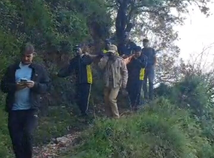 डोडीताल ट्रैक पर एसडीआरएफ ने किया AE PWD ट्रैकर वीरेंद्र चौहान के शव का रेस्क्यू, दूसरे ट्रैकर को भी लाया गया वापस । NIU