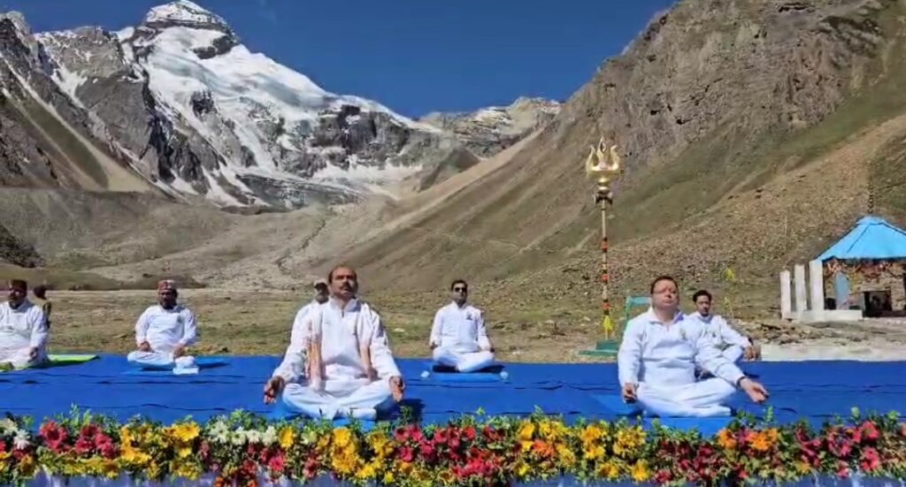 योग दिवस पर योगा करने आदि कैलाश पहुंचे मुख्यमंत्री पुष्कर सिंह धामी, योग को बताया हमारी प्राचीन विरासत का बहुमूल्य उपहार I NIU योग दिवस पर योगा करने आदि कैलाश पहुंचे मुख्यमंत्री पुष्कर सिंह धामी, योग को बताया हमारी प्राचीन विरासत का बहुमूल्य उपहार I NIU