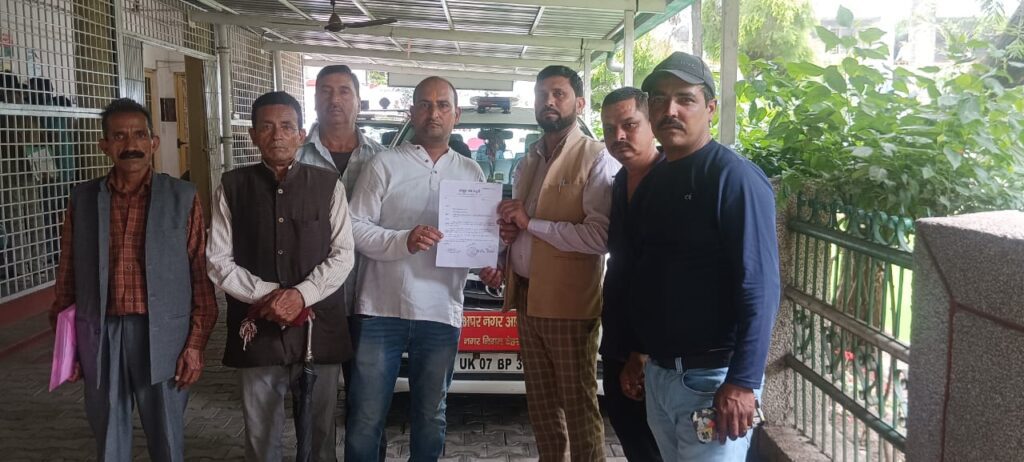 समाजसेवी मनीष गौनियाल के नेतृत्व में मजदूर संघ ने उठाई ई-रिक्शा की मांग, नहीं हुई मांग पूरी तो दिया जाएगा धरना: गौनियाल l NIU समाजसेवी मनीष गौनियाल के नेतृत्व में मजदूर संघ ने उठाई ई-रिक्शा की मांग, नहीं हुई मांग पूरी तो दिया जाएगा धरना: गौनियाल l NIU