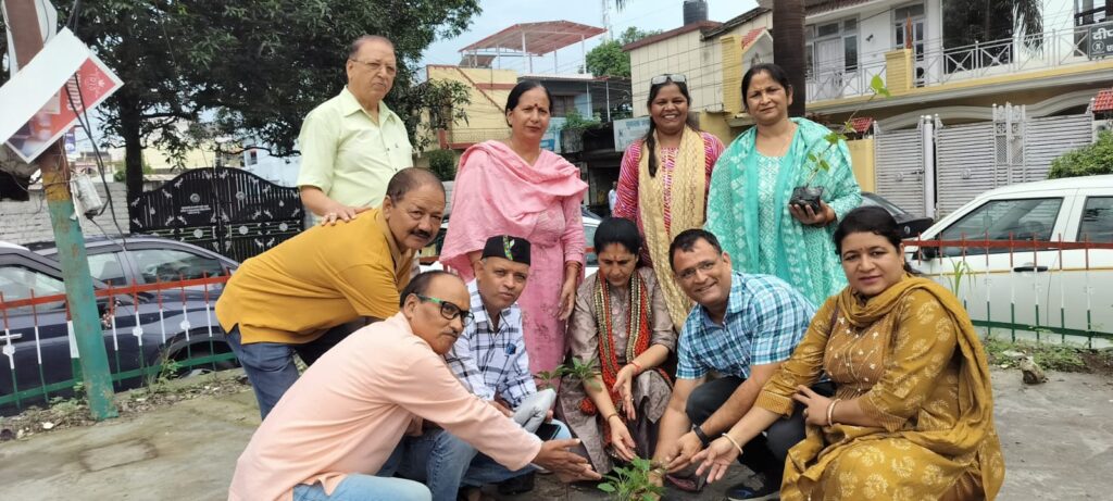 कारगिल विजय दिवस पर “एक पेड़ मां के नाम” विकासशील समिति द्वारा पौधारोपण कार्यक्रम का किया गया आयोजन l NIU