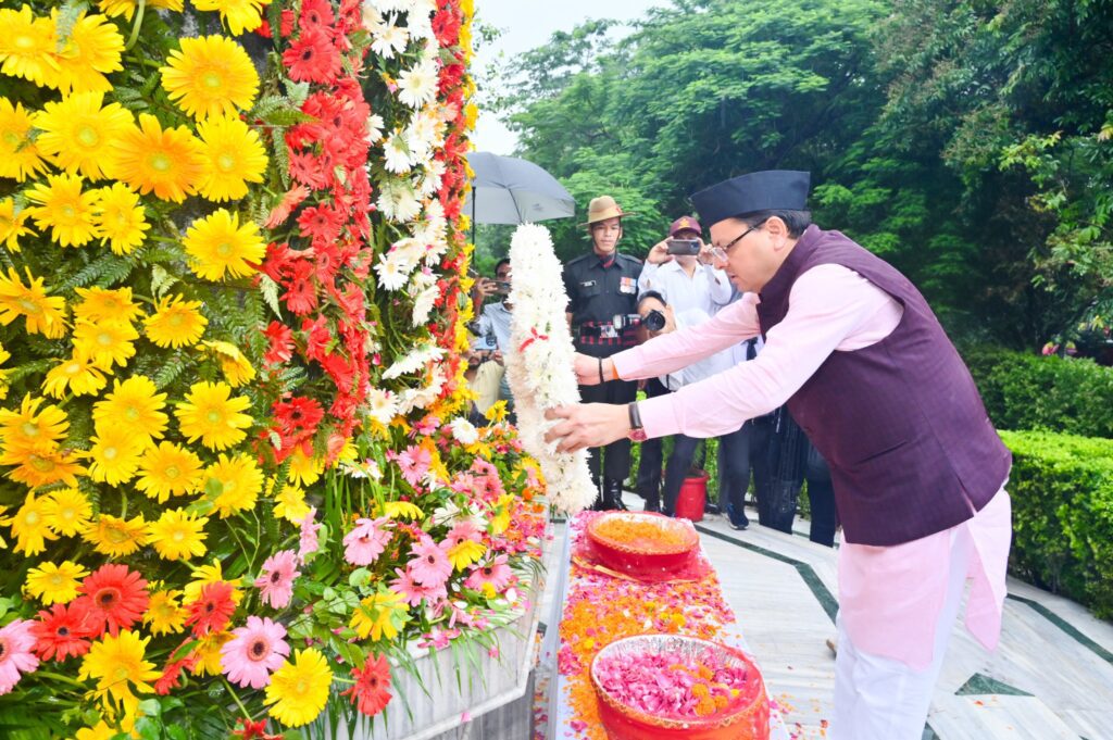 कारगिल विजय दिवस पर CM धामी ने बलिदानी सैनिकों को दी श्रद्धांजलि, चार बड़ी घोषणाएं कर जीता सैनिक परिवारों का दिल, पढ़िए पूरी खबर । NIU कारगिल विजय दिवस पर CM धामी ने बलिदानी सैनिकों को दी श्रद्धांजलि, चार बड़ी घोषणाएं कर जीता सैनिक परिवारों का दिल, पढ़िए पूरी खबर । NIU