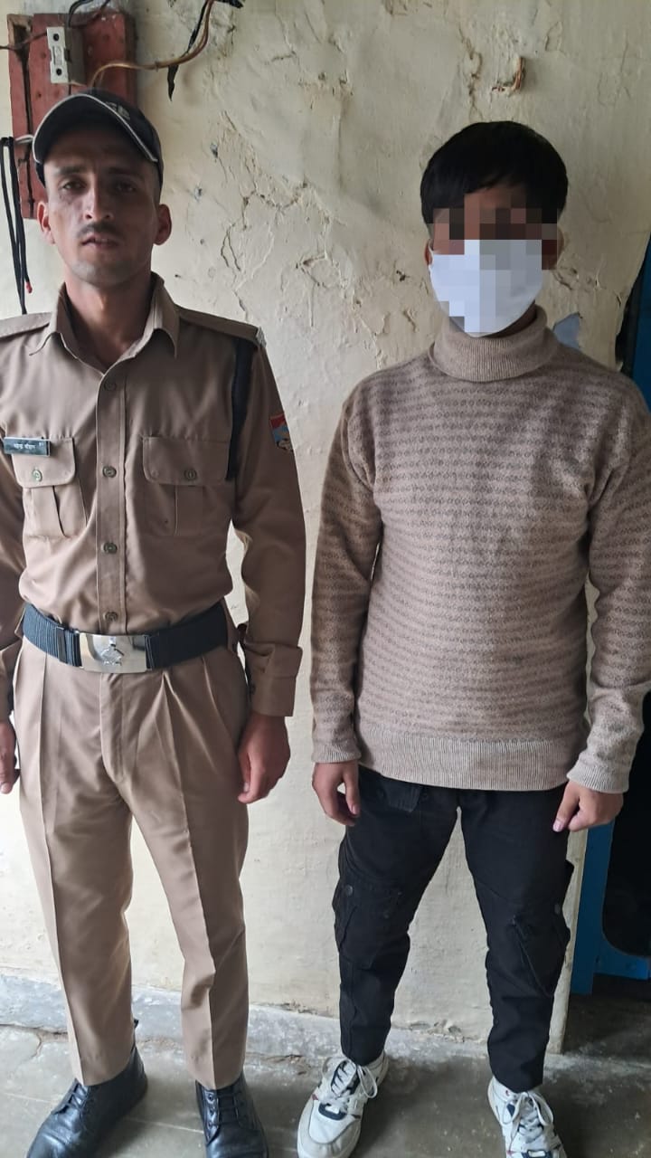 नाबालिक को बहला-फुसलाकर भगा ले जाने के मामले में ईनामी अभियुक्त को उत्तरकाशी पुलिस ने किया गिरफ्तार। NIU नाबालिक को बहला-फुसलाकर भगा ले जाने के मामले में ईनामी अभियुक्त को उत्तरकाशी पुलिस ने किया गिरफ्तार। NIU