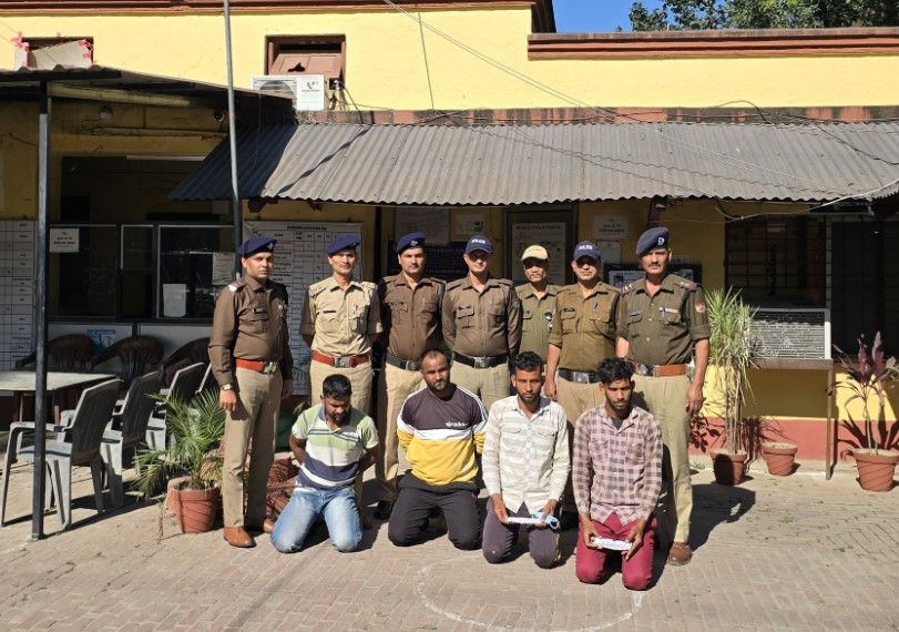नकाबपोशों को एसएसपी दून ने किया बेनकाब, बुजुर्ग दम्पत्ति को बंधक बनाकर लूट का प्रयास करने वाले 04 अभियुक्तों को किया गिरफ्तार । NIU नकाबपोशों को एसएसपी दून ने किया बेनकाब, बुजुर्ग दम्पत्ति को बंधक बनाकर लूट का प्रयास करने वाले 04 अभियुक्तों को किया गिरफ्तार । NIU