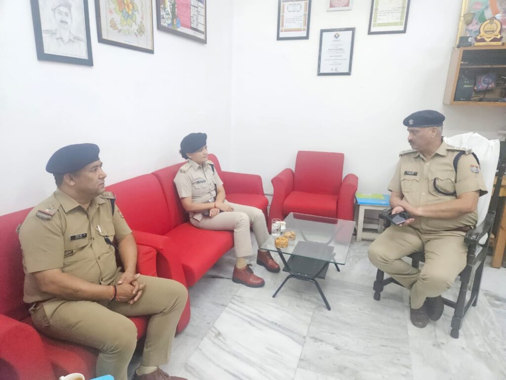 जिला कारागार देहरादून की सुरक्षा व्यवस्था के दृष्टिगत एसएसपी देहरादून के निर्देश पर क्षेत्राधिकारी प्रेमनगर ने जिला कारागार देहरादून के अधिकारियो के साथ की समन्वय/ सुरक्षा गोष्ठी।NIU जिला कारागार देहरादून की सुरक्षा व्यवस्था के दृष्टिगत एसएसपी देहरादून के निर्देश पर क्षेत्राधिकारी प्रेमनगर ने जिला कारागार देहरादून के अधिकारियो के साथ की समन्वय/ सुरक्षा गोष्ठी।NIU