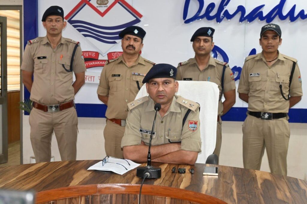 दून पुलिस की फर्जी कॉल सेंटरों के खिलाफ मुहीम जारी,ऑनलाइन इंटरनेशनल फ्लाइट बुकिंग के नाम पर देश-विदेश में ठगी करने वाले गिरोह का दून पुलिस ने किया पर्दाफाश | NIU