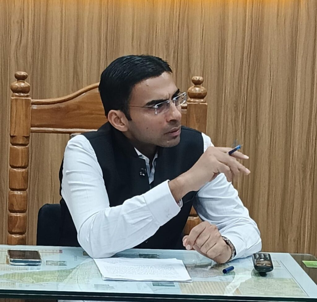 जिला प्रशासन के प्रयासों से मसूरी को मिलने जा रही है जाम से सहूलियत, शटल सेवा संचालन के लिए किंग्रेग टैक्सी ऐसोसिएशन का हुआ चयन । NIU जिला प्रशासन के प्रयासों से मसूरी को मिलने जा रही है जाम से सहूलियत, शटल सेवा संचालन के लिए किंग्रेग टैक्सी ऐसोसिएशन का हुआ चयन । NIU