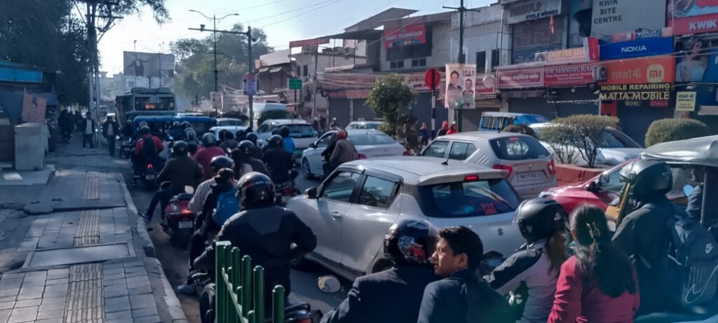 जाम के झाम से त्रस्त हुई राजधानी, प्रशासन के इंतेजाम रह गए धरे के धरे । NIU