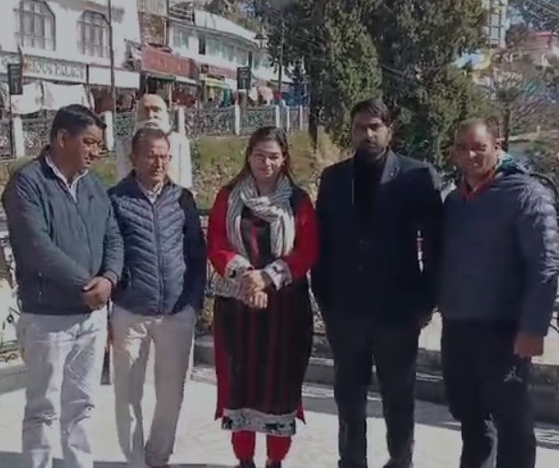 मसूरी में कांग्रेस पार्टी की वरिष्ठ नेता सोनिया आनंद रावत ने कार्यकर्ताओं को दिया जीत का मंत्र मसूरी में कांग्रेस पार्टी की वरिष्ठ नेता सोनिया आनंद रावत ने कार्यकर्ताओं को दिया जीत का मंत्र