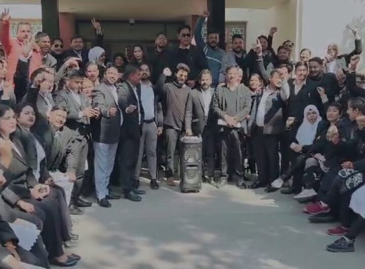 वकीलों का विरोध