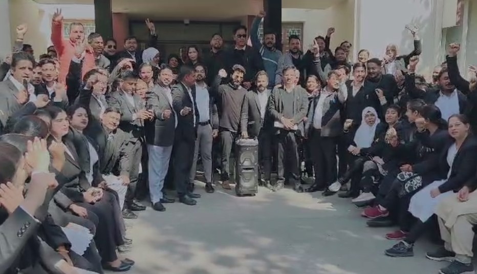 वकीलों का विरोध