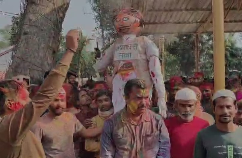 शाहजहांपुर जेल में अनूठे अंदाज में मनी होली, बंदियों ने लिया दोबारा अपराध न करने का संकल्प शाहजहांपुर जेल में अनूठे अंदाज में मनी होली, बंदियों ने लिया दोबारा अपराध न करने का संकल्प