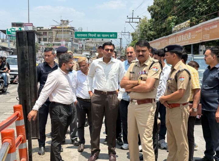 DM और SSP पहुंचे ISBT, फ्लाईओवर का किया निरीक्षण, सुरक्षा के पहलु से डायवर्ट पॉइंट पर रिफ्लेक्टर, साइन बोर्ड व अन्य सुरक्षात्मक कदम उठाने के अधिकारियों को दिये निर्देश । NIU