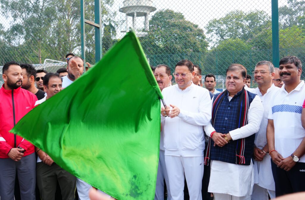 “अहिल्या स्मृति मैराथन” का सीएम धामी ने किया फ्लैग ऑफ, जमकर लगाई दौड़, देखें वीडियो । NIU “अहिल्या स्मृति मैराथन” का सीएम धामी ने किया फ्लैग ऑफ, जमकर लगाई दौड़, देखें वीडियो । NIU