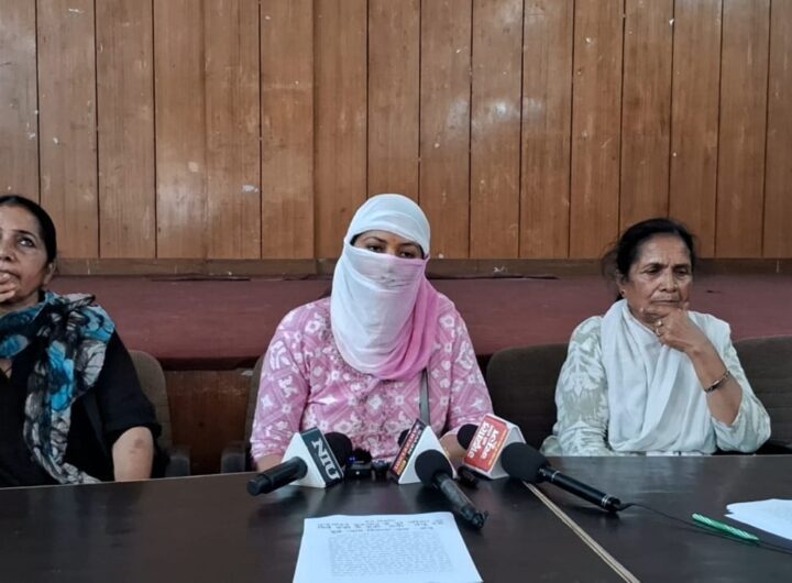 पहले इश्क फिर ब्लैकमेलिंग और अब बलात्कार का आरोप, आखिर ये महिला पैसों के लिए और कितना गिरेगी? पढ़ें चालबाज औरत की कहानी l NIU