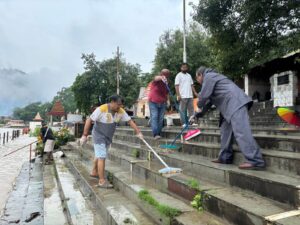 कायस्थ महासभा उत्तराखंड की अगुवाई में सामाजिक संगठनों ने चलाया सफाई अभियान, गंगा घाटों को किया स्वच्छ। NIU