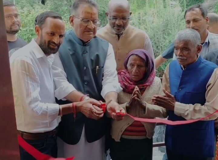 मसूरी के चमासारी खेतवाला गांव में बहुउद्देशीय भवन का लोकार्पण