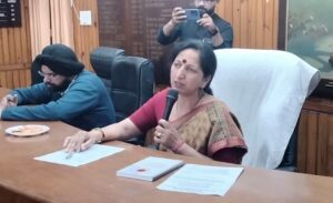 मसूरी की अव्यवस्थाओं पर नगर पालिका अध्यक्ष ने अधिकारियों को लगाई फटकार