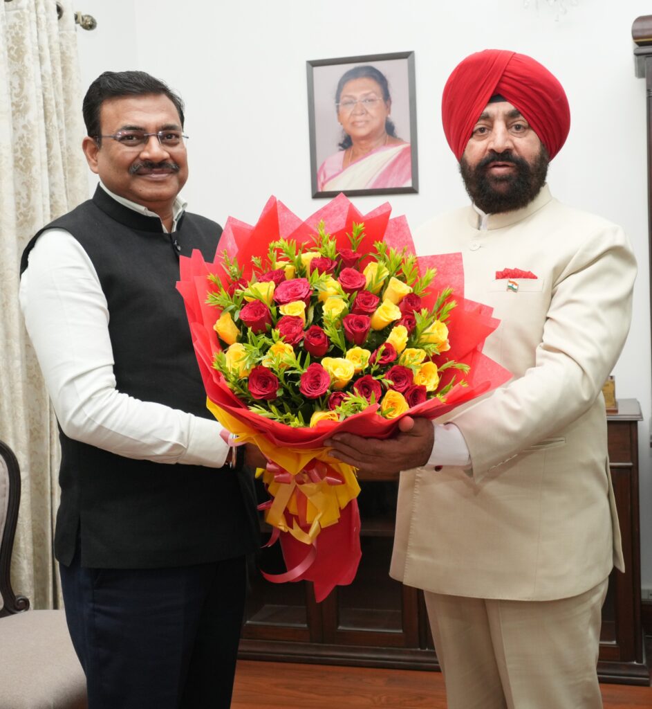 राजभवन पहुंचे मुख्य सचिव बर्द्धन, राज्यपाल लेफ्टिनेंट जनरल गुरमीत सिंह से की शिष्टाचार भेंट। NIU