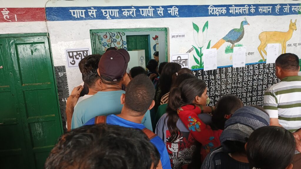 पंचायत चुनाव: शांतिपूर्ण तरीके से निपटा पहले चरण का मतदान, महिलाओं की रही अधिक भागीदारी। NIU