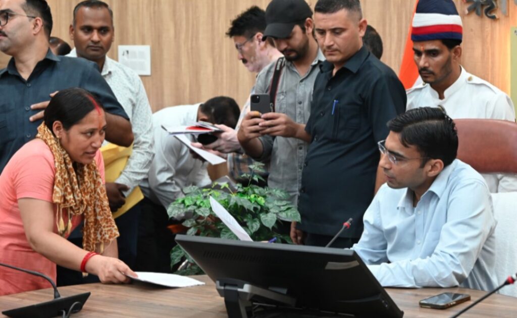 भूमि फर्जीवाड़ा, डीएम बंसल सख्त, पीड़िता को दिलाया न्याय, दोषियों पर होगी क्रिमिनल कार्रवाई । NIU