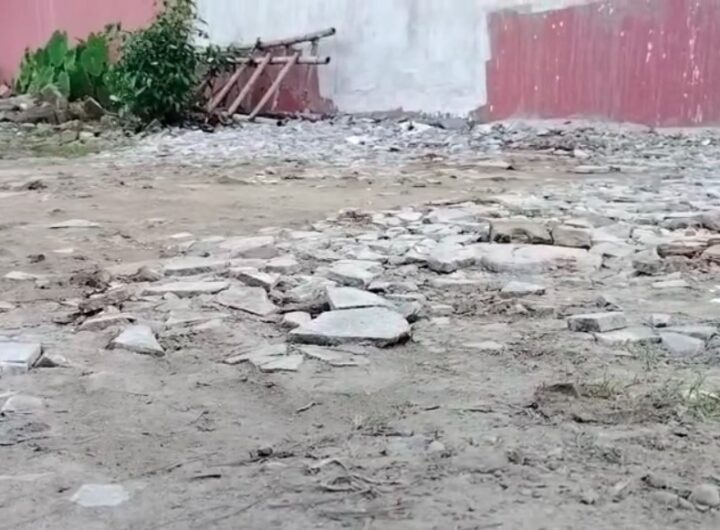 ऋषिकेश ग्रामीणो क्षेत्रो मे विकास की ऐसी तस्वीरें, खदरी गांव के ग्रामीणो की दस साल मे भी नही बन पायी पक्की सडक