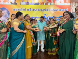 किसान मोर्चा अध्यक्ष जोगेंद्र सिंह पुंडीर की कलाई पर सजी राखियां, धूमधाम से मनाया गया रक्षा बंधन का त्यौहार। NIU