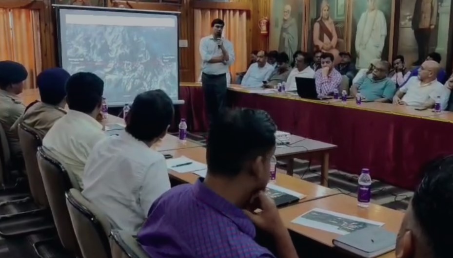 मसूरी में बनेगा रोपवे नेटवर्क, ट्रैफिक जाम से मिलेगी राहत, पर्यटन को मिलेगा बढ़ावा मसूरी में बनेगा रोपवे नेटवर्क, ट्रैफिक जाम से मिलेगी राहत, पर्यटन को मिलेगा बढ़ावा