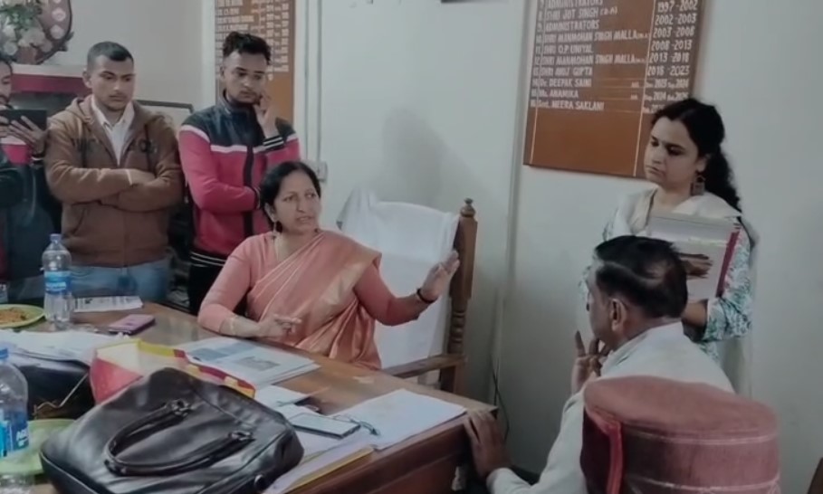 मसूरी एमपीजी कॉलेज में बवाल! गुप्त बैठक, प्राचार्य के इस्तीफे की माँग से गरमाया माहौल