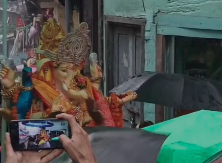 भावुक विदाई के साथ गणेश महोत्सव का समापन, श्रद्धालुओं ने भीगी पलकों से दी बप्पा को विदा
