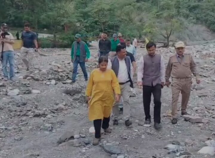 आपदा के बाद मसूरी में तेज़ हुए राहत कार्य,एसडीएम राहुल आनंद ने लिया जमीनी हालात का जायजा आपदा के बाद मसूरी में तेज़ हुए राहत कार्य,एसडीएम राहुल आनंद ने लिया जमीनी हालात का जायजा