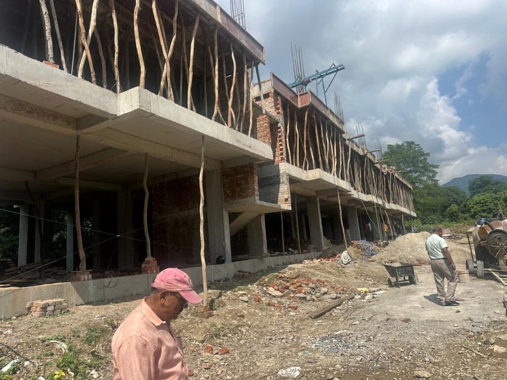 एमडीडीए टीम ने धौरण, आईटी पार्क, राजपुर रोड और जमनिवाला क्षेत्र में नियम विरुद्ध निर्माणों को किया सील । NIU