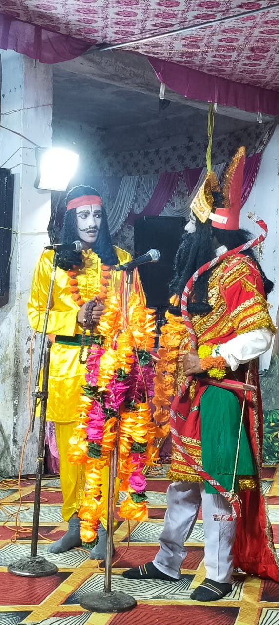 यहां अब शुरू हुई “पौराणिक रामलीला” कलाकारों का शानदार अभिनय, ग्राम प्रधान ने किया शुभारंभ । NIU यहां अब शुरू हुई “पौराणिक रामलीला” कलाकारों का शानदार अभिनय, ग्राम प्रधान ने किया शुभारंभ । NIU
