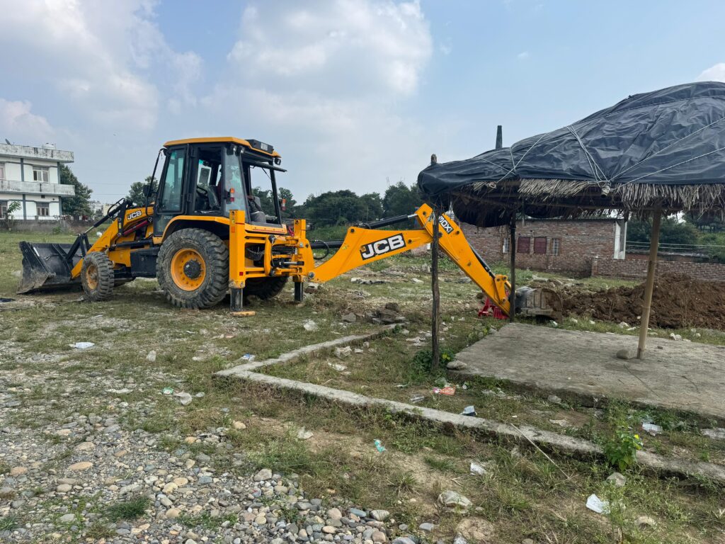 MDDA उपाध्यक्ष बंशीधर तिवारी ने अवैध प्लॉटिंग और निर्माणों के खिलाफ खुद संभाला मोर्चा, धरातल पर पहुंचकर खुद ध्वस्त कराई अवैध प्लॉटिंग । NIU MDDA उपाध्यक्ष बंशीधर तिवारी ने अवैध प्लॉटिंग और निर्माणों के खिलाफ खुद संभाला मोर्चा, धरातल पर पहुंचकर खुद ध्वस्त कराई अवैध प्लॉटिंग । NIU