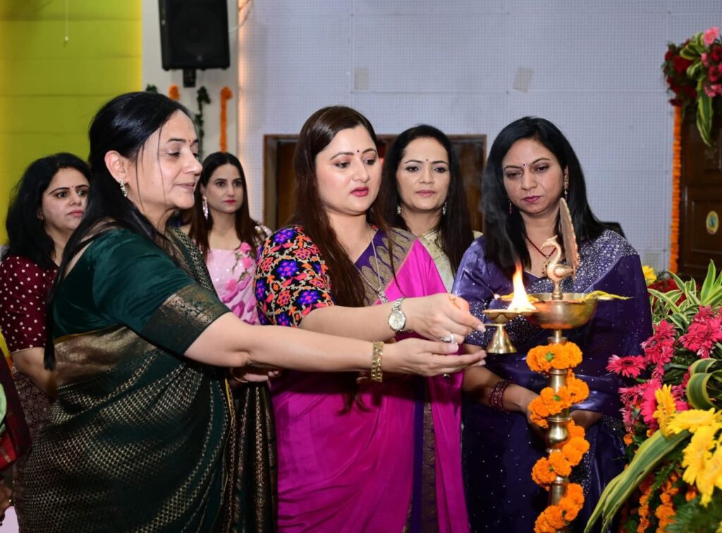 उत्तराखंड पुलिस परिवार के उत्साहवर्धन हेतु पुलिस लाइन देहरादून में हर्ष उल्लास से मनाया गया दीपावली व करवाचौथ का पर्व । NIU